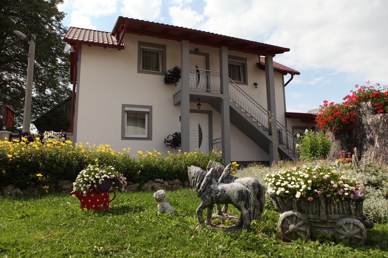 Guesthouse Samolov Vrhovine المظهر الخارجي الصورة