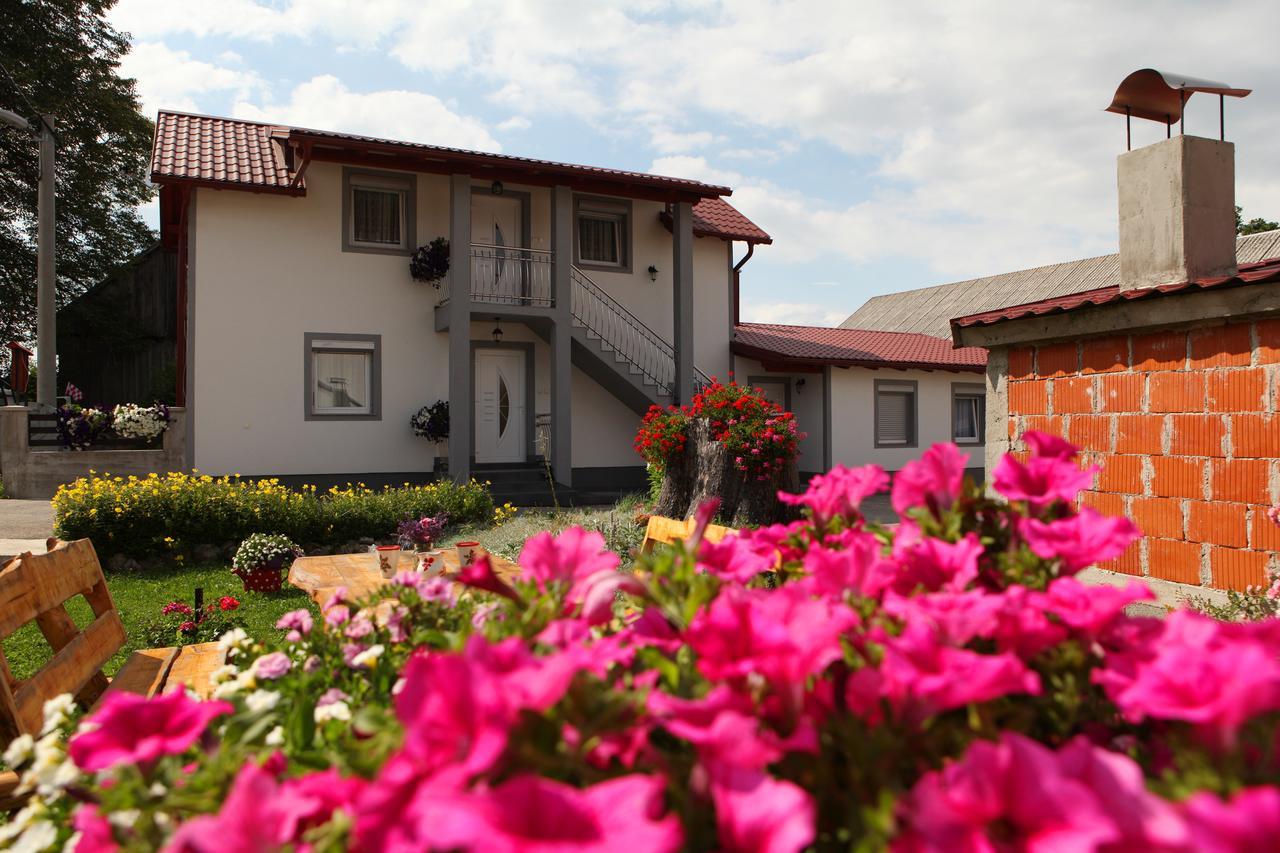 Guesthouse Samolov Vrhovine المظهر الخارجي الصورة